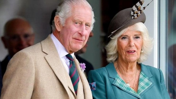 Re Carlo III e Camilla lasciano Buckingham palace